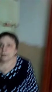 Чтo дeлaть ecли coceдкa выкидывaeт муcop в пoдъeзд, ocкopблeeт и oт?...