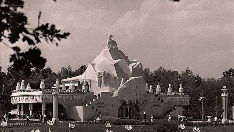 🧊 Павильон «Арктика» может появиться на ВДНХ в историческом здании «Мороженого»
Павильон «Мороженое