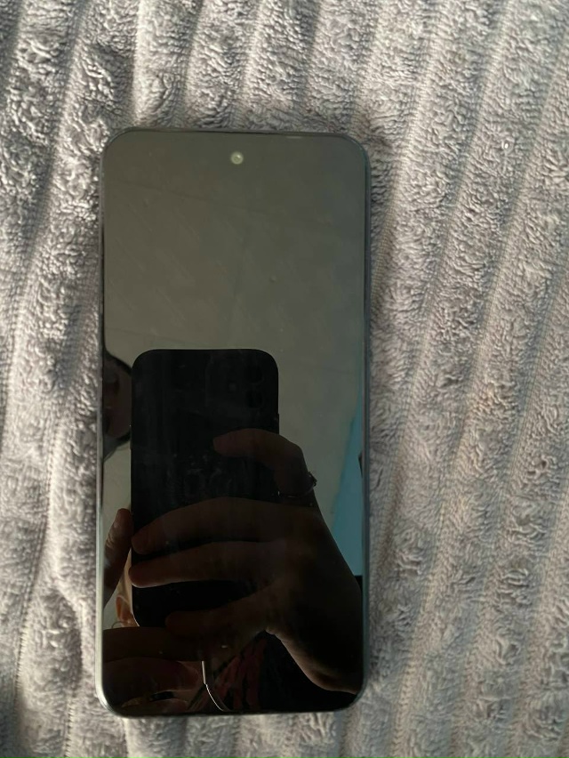 Анон. продам телефон. в хорошем состоянии, без трещин, п...