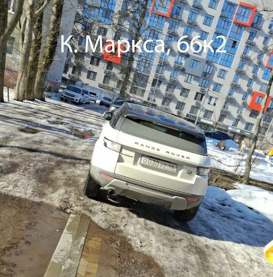 🚗🚙В Курске продолжается борьба с парковкой на газон?...