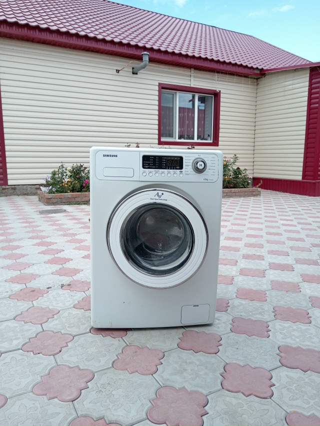 Продам стиральную машину Самсунг с загрузкой 4,5 кг. 7500 ?...