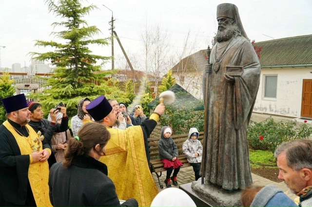 В Евпатории состоялось открытие и освящение статуи св?...