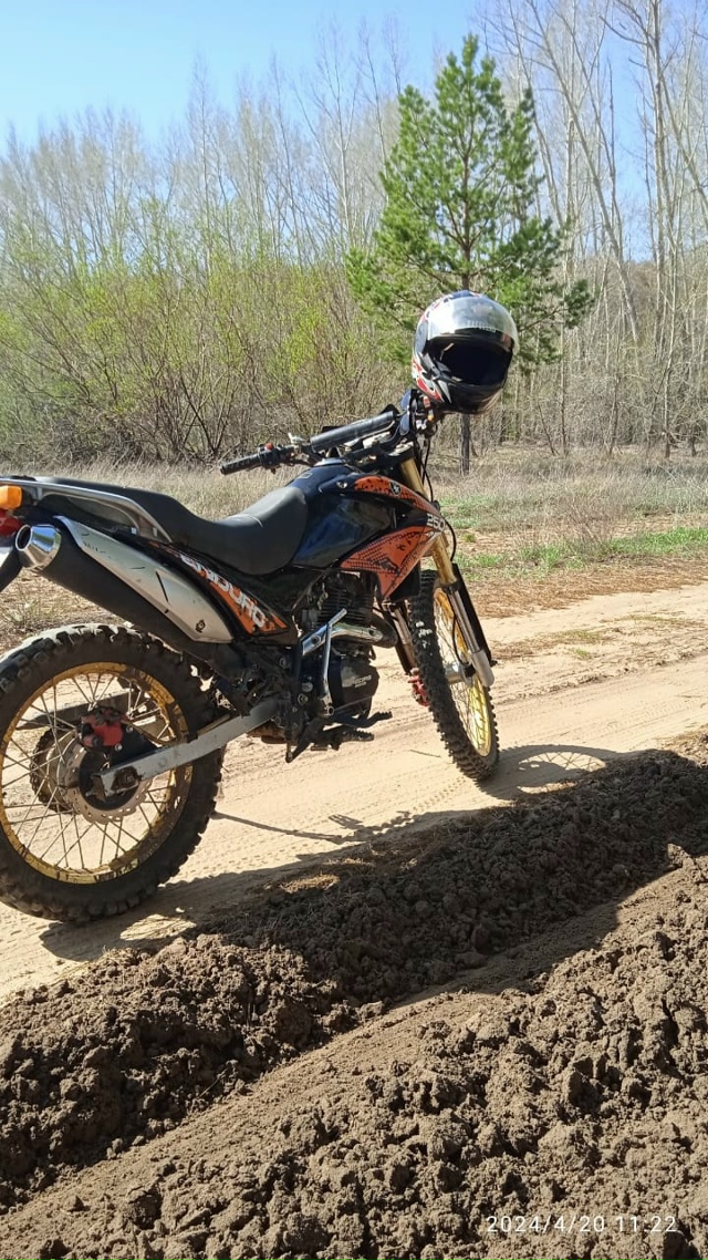 Продам эндуро 250см3. Это лeгкий тур эндуpо, двухмecтный с ?...