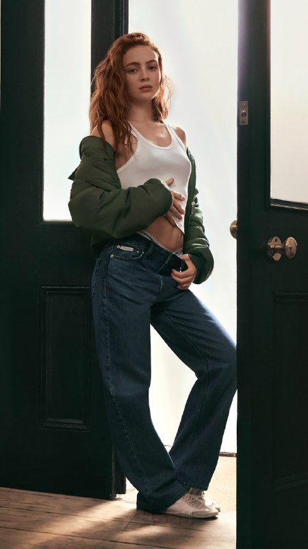 Соцсети взорвала новая реклама Calvin Klein с Сэди Синк из «Очень странных дел» и «Человека-паука»