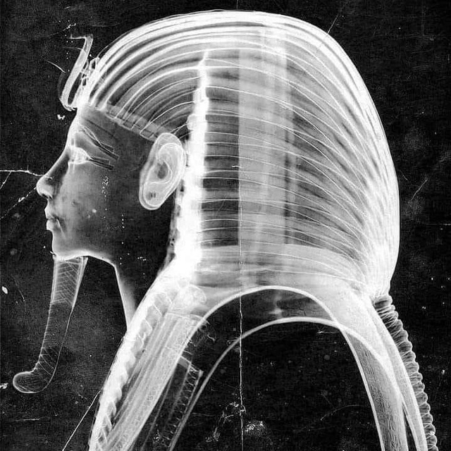 Рентгеновское исследование Золотой маски короля Тута?...