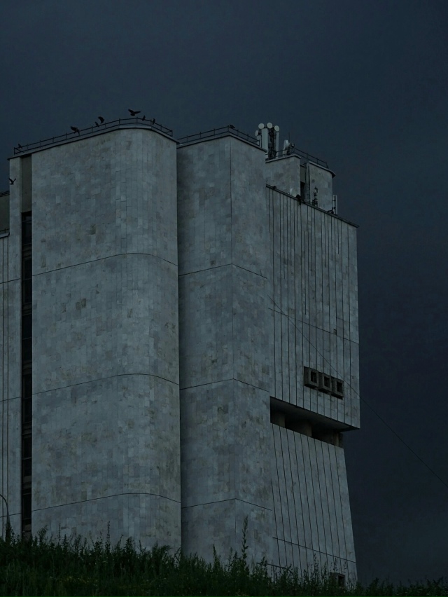 Не волнуйтесь, это не штаб злодея — просто театр оперы ...