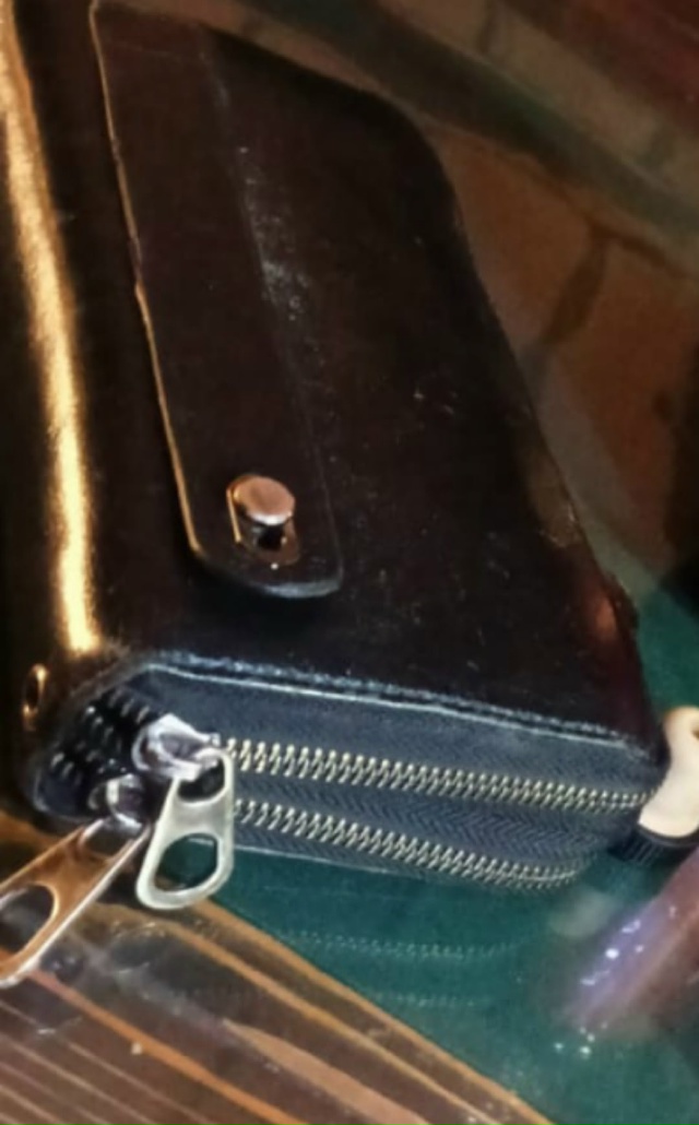 Добрый вечер, была утеряна барсетка возле заведения Ус...