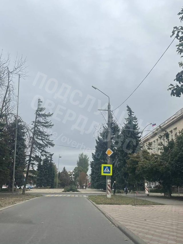 По центру города обновили старые дорожные знаки и уста...