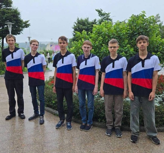 Российские школьники победили на Международной матем?...