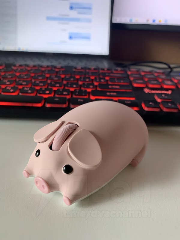 На российские маркетплейсы завезли беспроводную свиномышь
Цена имбы — 1400 рублей.
Мам купи