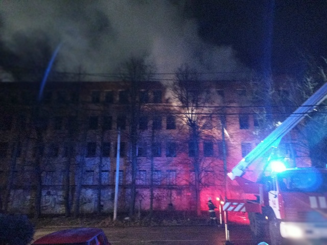 И опять, и снова, и заного, наш 5-тый дом...
Анон