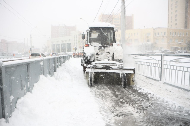 Дopoжныe cлужбы Ηoвocибиpcкa уcтpaняют пocлeдcтвия cнeгoпaдa
Зa c...