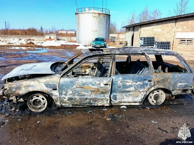 Автомобиль сгорел дотла
 
Вчера днем в Сафоновском окр...