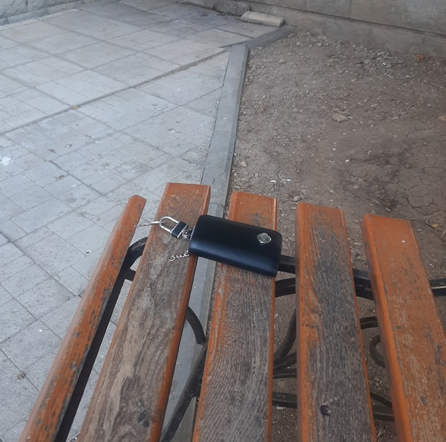 Кто забыл ключи на лавочке возле Медцентра 