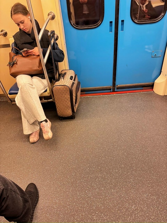 Хочу найти эту девушку очень понравилась , постеснялся...