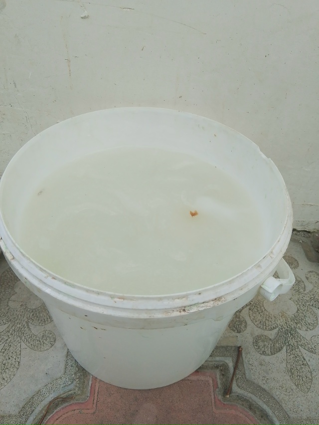 Осталось много клея обойного, может кому-то надо, отдам...