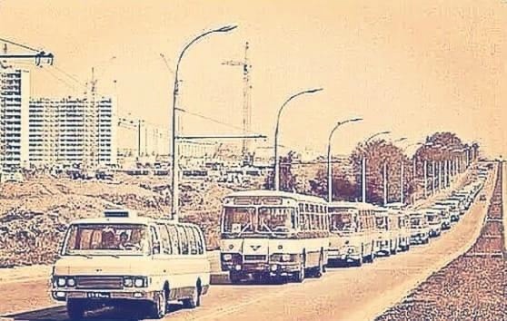 В пионерский лагерь!
Нас везло 16 автобусов по количест...