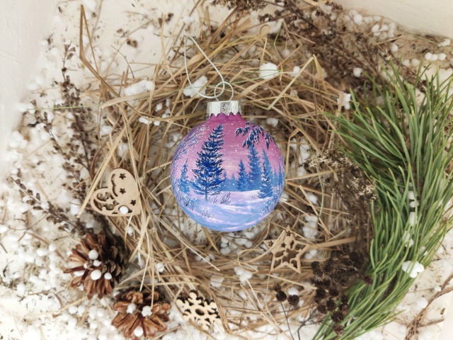 Ёлочные шарики.
Акрил, лак, стеклянный шар, диаметр 6 см...