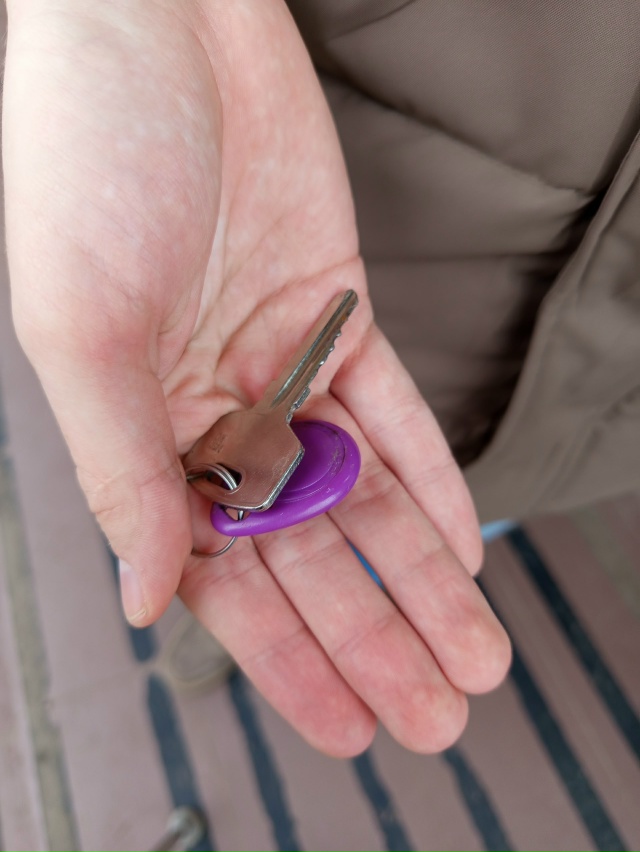 Возле ВТБ на Московской найдены ключи, отдали на рецеп?...