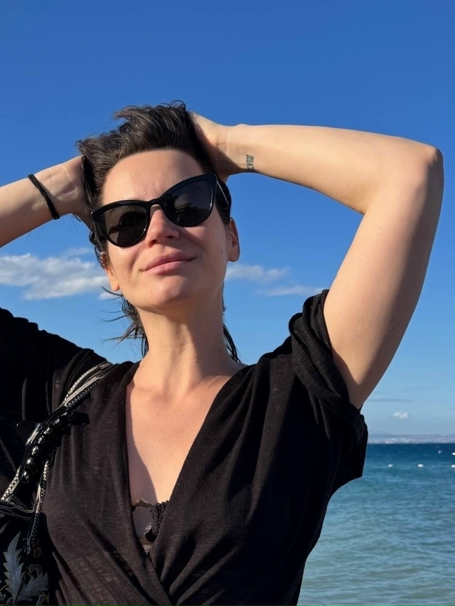 Ида Галич взяла своих малышей — пятилетнего Леона и дв...