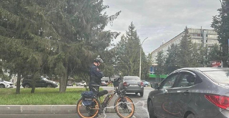 В Кемерово автослесарь купил полицейскую форму и ловил самокатчиков.
37-летний мужчина катался на