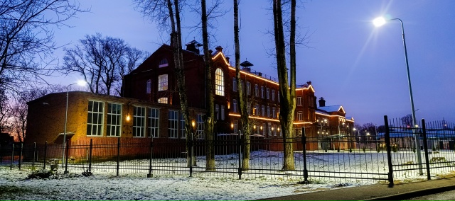 Утренняя красота первой школы завораживает)))))