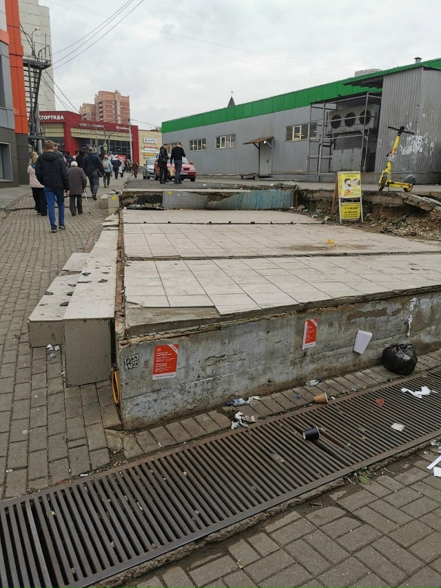 «Красота» после сноса палаток у ж/д станции Кучино
«С...