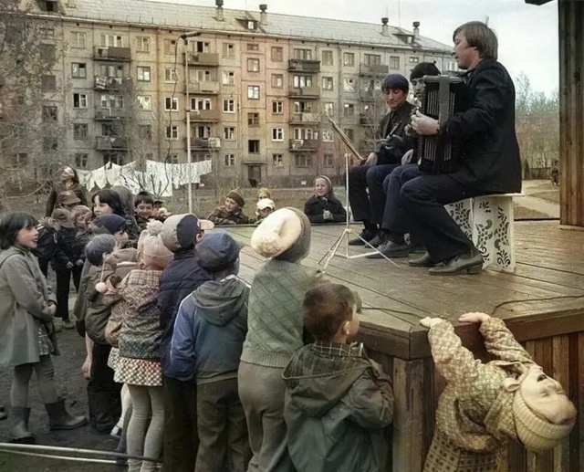 А у нас во дворе⁠⁠
Не все сразу заметили ярую фанатку