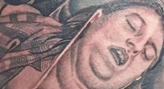 Джеймс МакГрав сфотографировал свою жену Келли спящей...