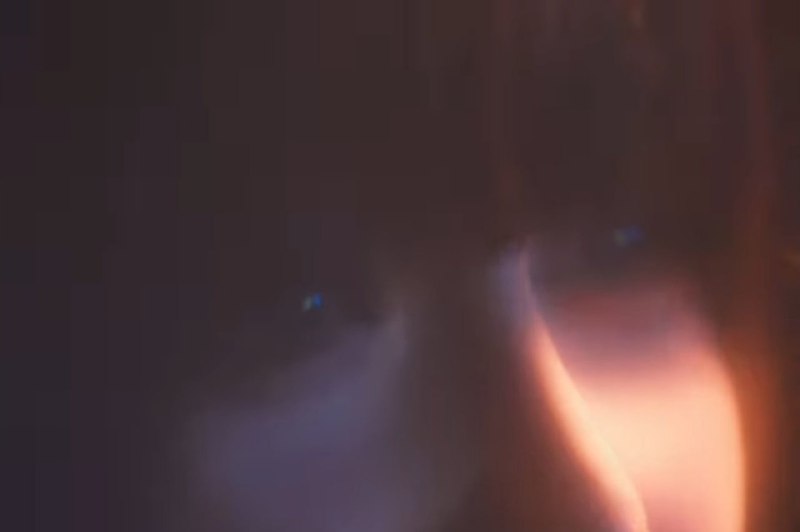 👩🏻Певица ADO раскрыла свой настоящий профиль на обложке своего предстоящего музыкального видео "Viva