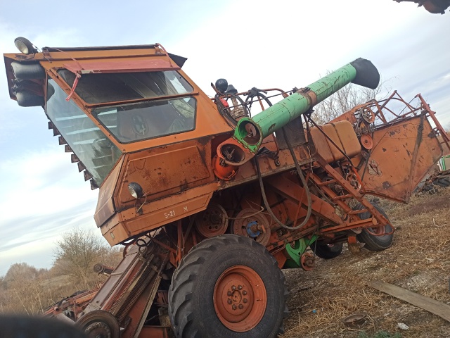 Продаётся комбайн Нива СК-5. Цена договорная.
Тел. +798677620...