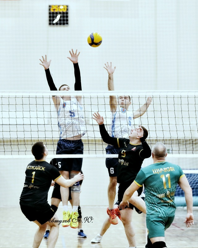 Сегодня в Можайском ФОК «Арсенал» кипели волейбольные...