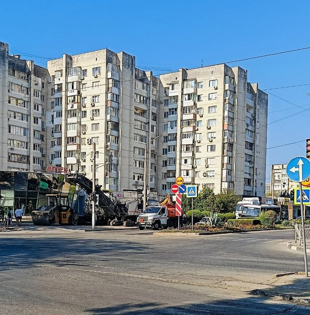 По ул. Демышева специалисты приступили к обустройству ...