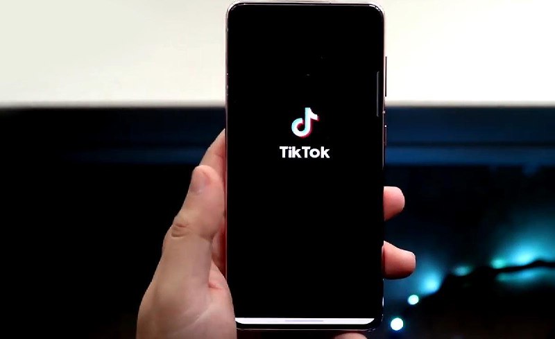 Зависимость от TikTok и Reels меняет мозг.
Учёные выяснили, что постоянный просмотр коротких ви