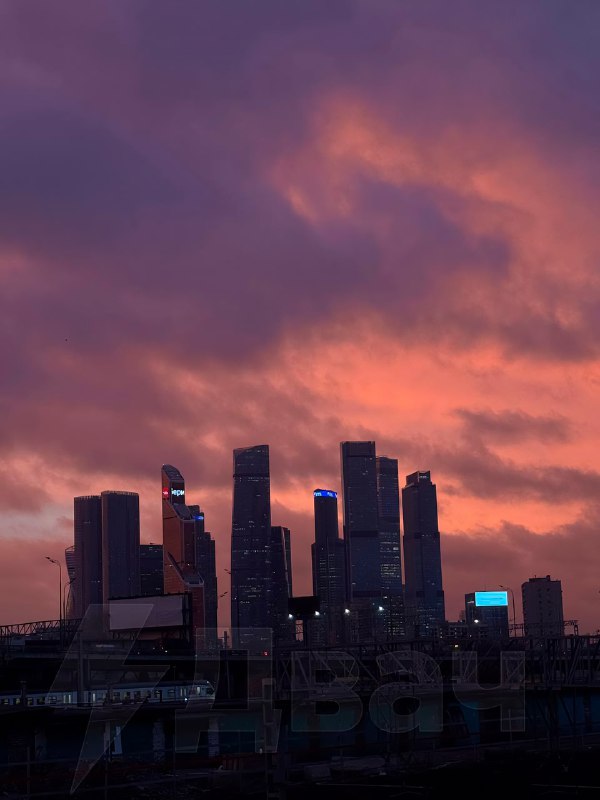 Небо над Москвой и Подмосковьем окрасилось в розовый цвет
😶😶😶😶😶😶😶