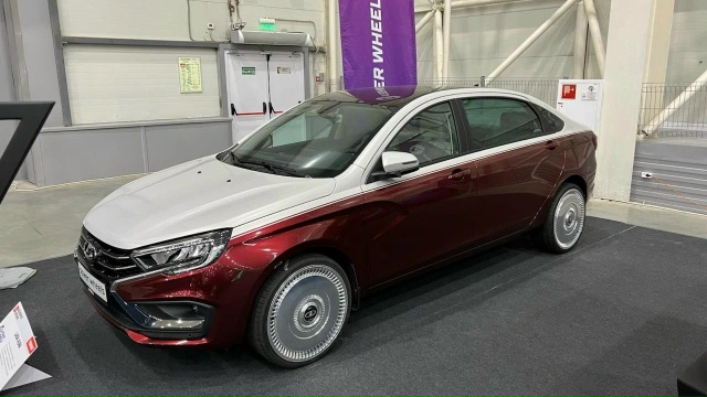 🚗Lada Maybach Aura представили на выставке в Москве
👀Одним...