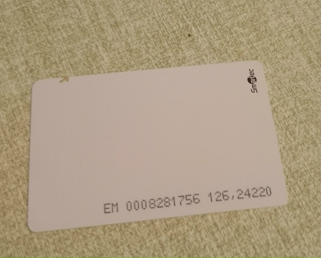 Найден пропуск на Ленина 25 на лавочке.