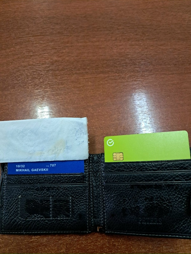 Найден кошелек, владельцу обратится на стойку охраны в...