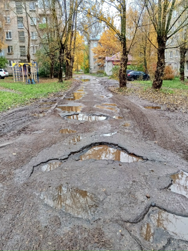 Двор А. Лукьянова 16 А. Рядом 8 школа Каждое утро в ГОРОД?...