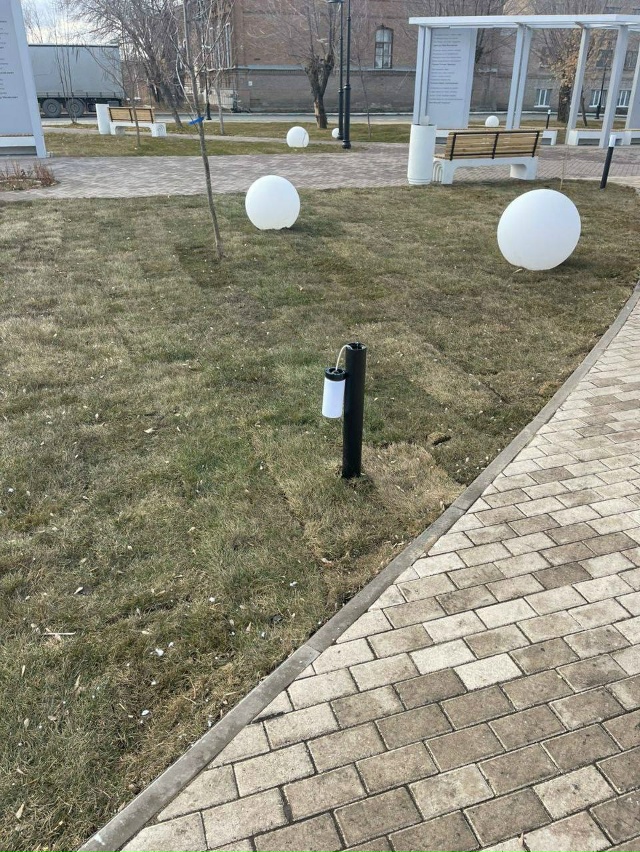 🚨 В сквере Пушкина Орска опять вандалы разошлись! Сло?...