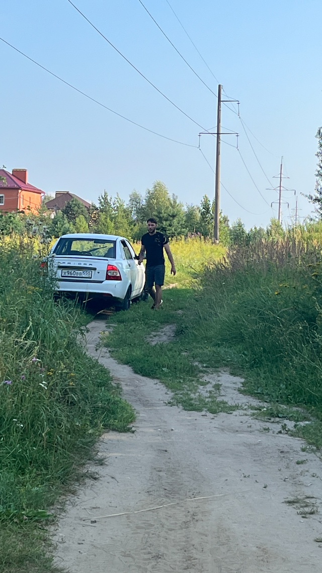 Сегодня на исаковсклм озере мужчина начал избивать де?...