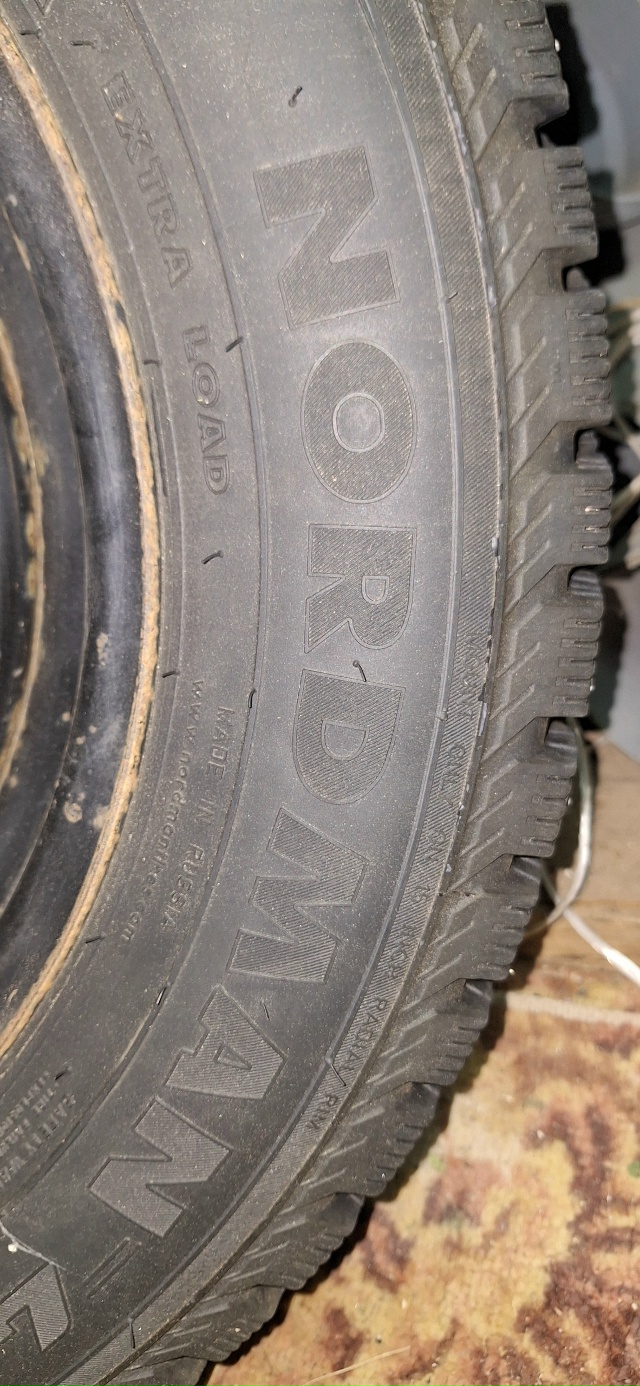 Продам комплект зимней резины Nordman Nordman + 195/65 R15 на диска...