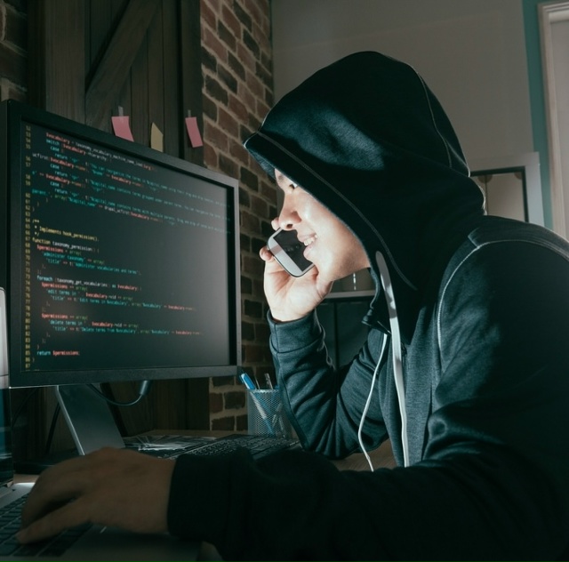 В сети обсуждают возможный взлом мессенджера МАХ — ха?...