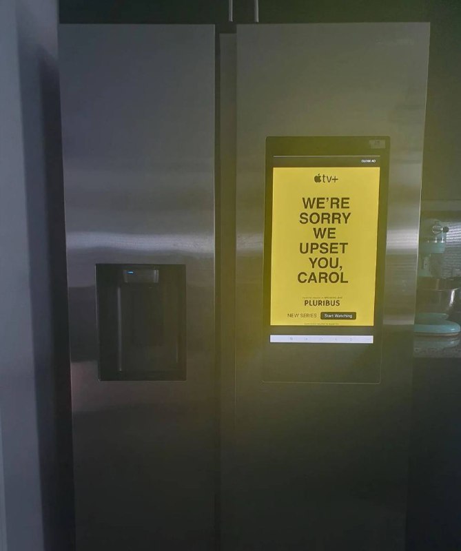 Владельцы премиальных холодильников Samsung заметили, что их кухню внезапно превратили в рекламный б