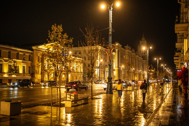 Влажный, красивый и блестящий Воронеж прямо сейчас 🌇??...