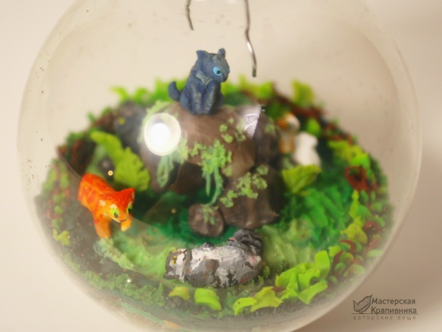 Часть лагеря Грозового племени в стеклянном новогодне...