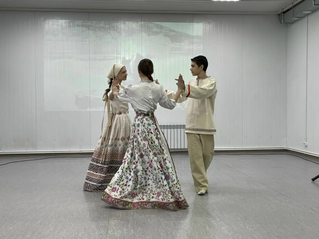 🎭 Премьера в БАТ: Студенческий театр «Лирики» предста...