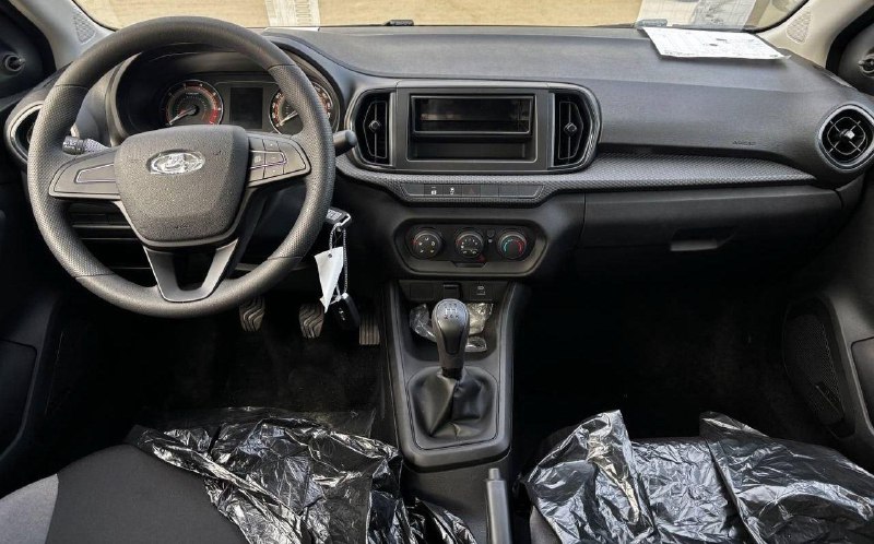 Новая Lada Iskra за 1,25 млн рублей в базовой версии оказалась полностью голой.
Там нет кондицио