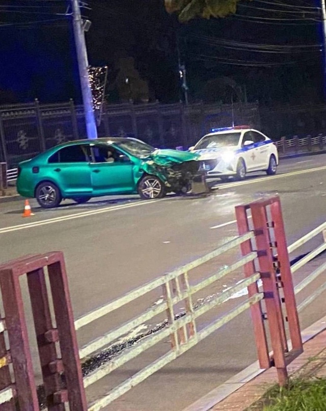 ‼️В Брянске возле храма иномарка влетела в поливочну?...