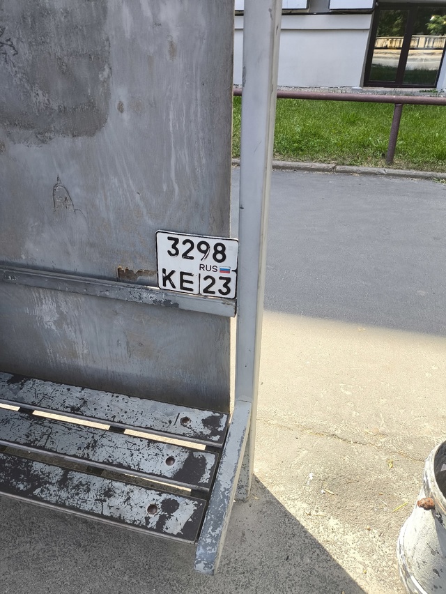 Найдена потеряшка
Лежит на остановке 56.146349, 40.423691